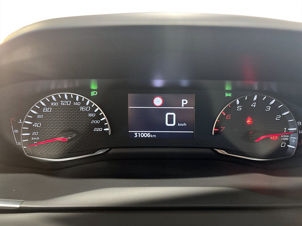 Bild på Peugeot 2008 Active 1.2 PT 130hk Aut MOTORVÄRMARE CARPLAY