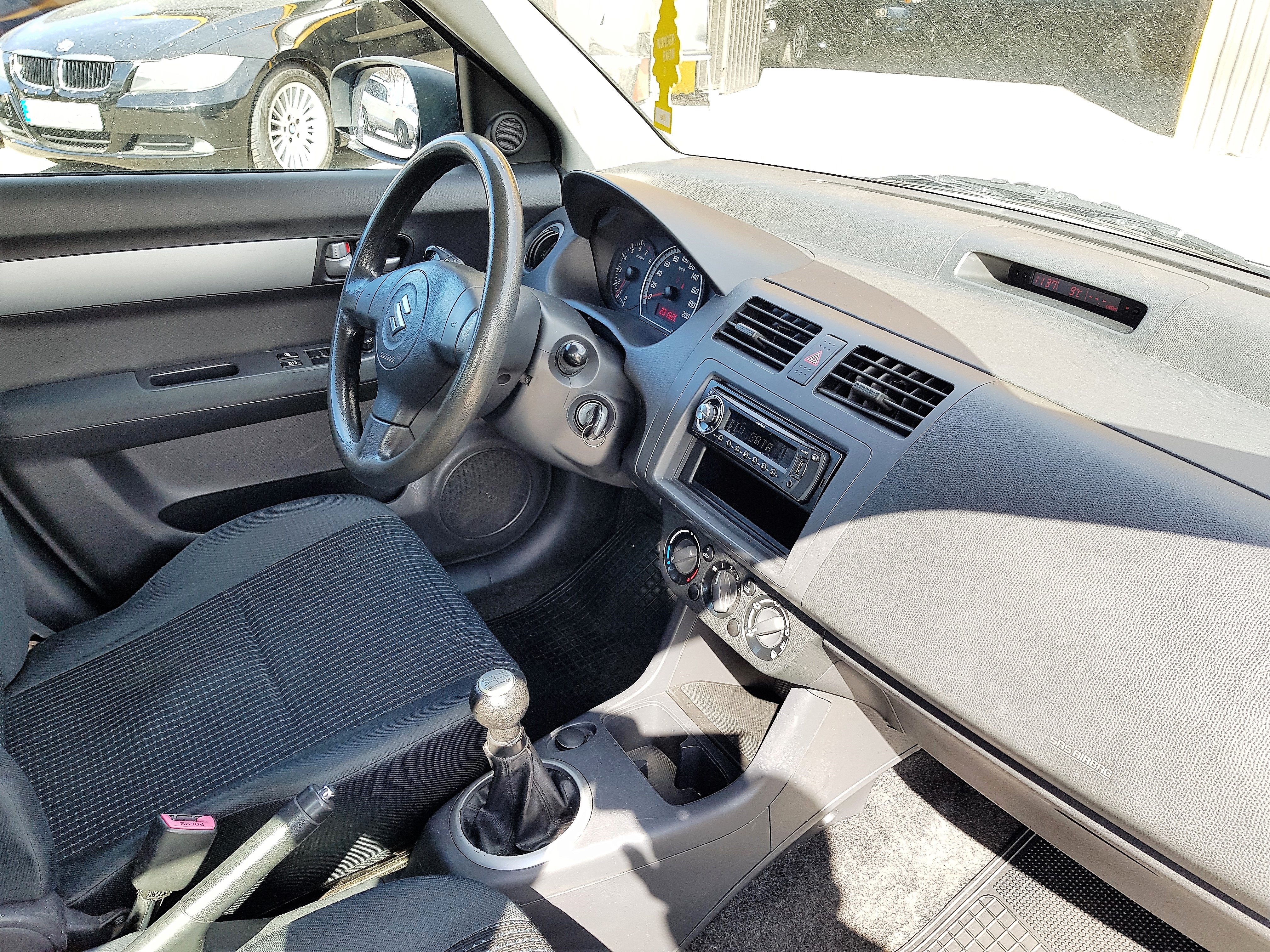 Suzuki Swift 5-dörrar 1.3 GL 92hk 2005, bild 4/37