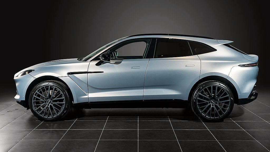 Aston Martin DBX har en fyrliters V8-motor på 550 hästkrafter. 