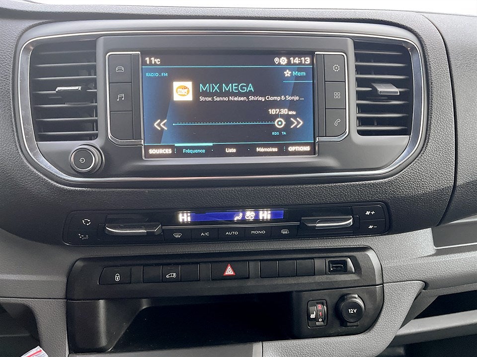 Bild på Peugeot Expert PRO+ 2.0 BHDi 120hk L3 - B-KAMERA, DRAG