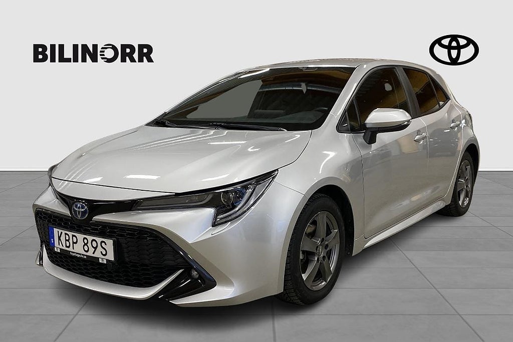 Toyota Corolla Hybrid 1,8 5dr Style | Motorvärmare | Vinterhjul | Dragk...
