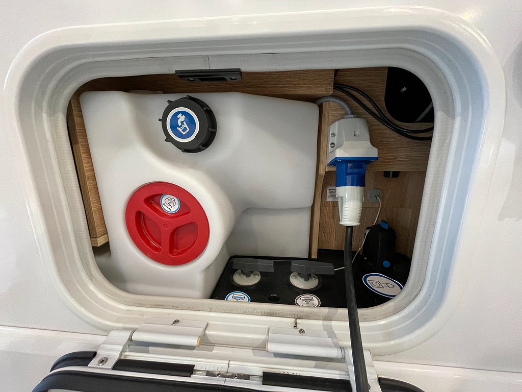 Knaus Sky TI 700 MEB /Hyd-stöd/AC bodel/Solcell/Badrum bak - Knaus