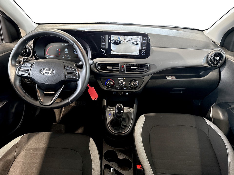 Bild på Hyundai i10 Essential 1.0 67hk BACKKAMERA CARPLAY RATTVÄRME