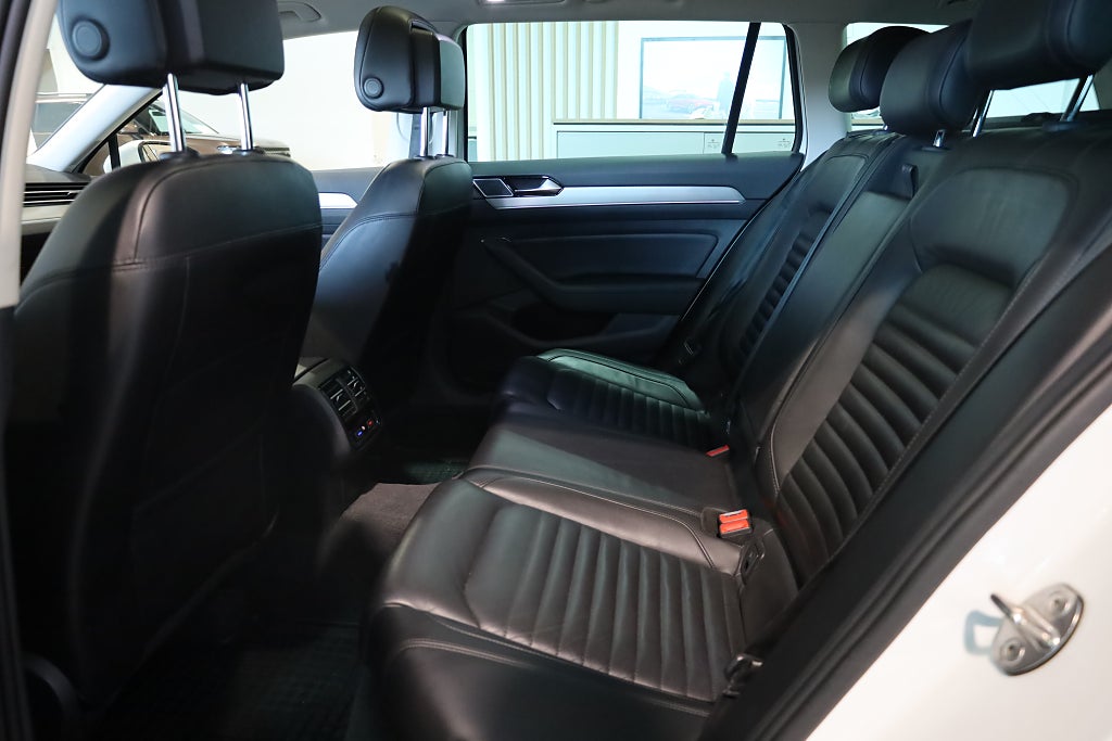Volkswagen Passat Sportscombi 2.0 TDI AUT 4M Pano Drag Värmare Kamera 2016