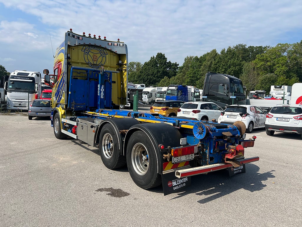 Scania R560 V8 6x4 Tandem, Lastväxlare