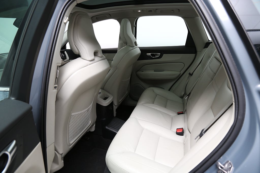 Volvo XC60 Recharge T6 Inscription AWD Pano Skinn Orrefors Drag