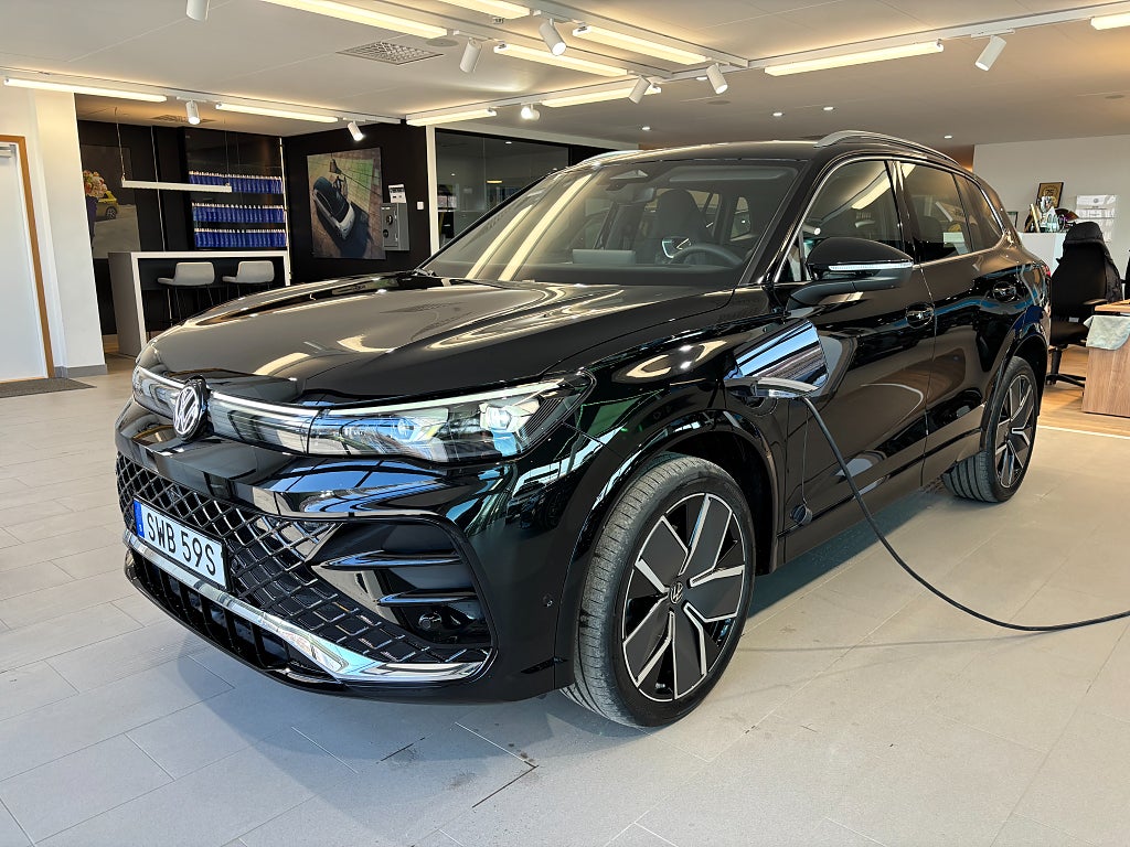 Volkswagen Tiguan eHybrid R-Line-Edition OMG LEV 4595kr/mån Dragpaket