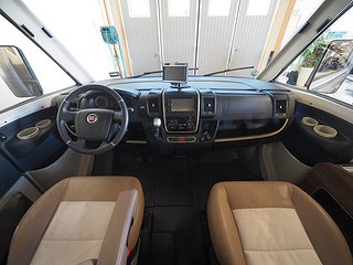 Husbil-integrerad BURSTNER Elegance i895 10 av 29