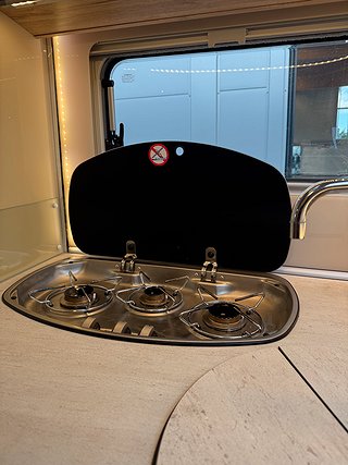 Husbil-halvintegrerad Eura Mobil Profila 720 EB 8 av 21