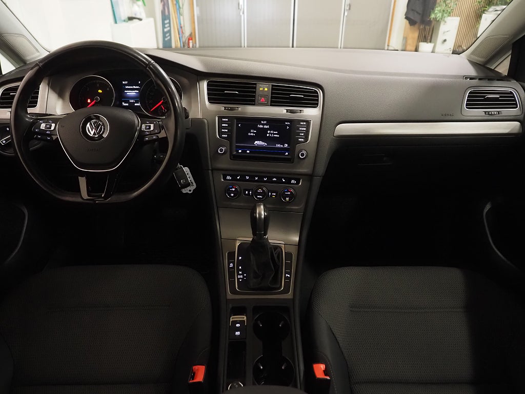 Volkswagen Golf 5-dr 1.6 TDI DSG D-värm B-kamera Drag 2017