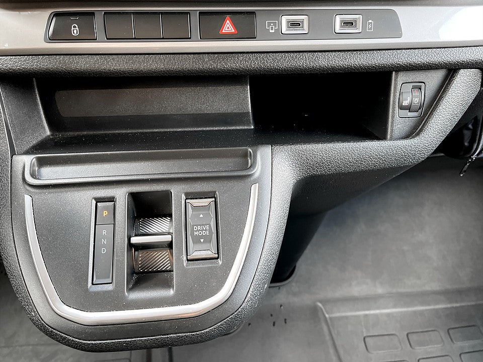 Bild på Citroën SpaceTourer ST PLUS 2.2 BHDi 180hk Aut B-KAMERA 9-SITS