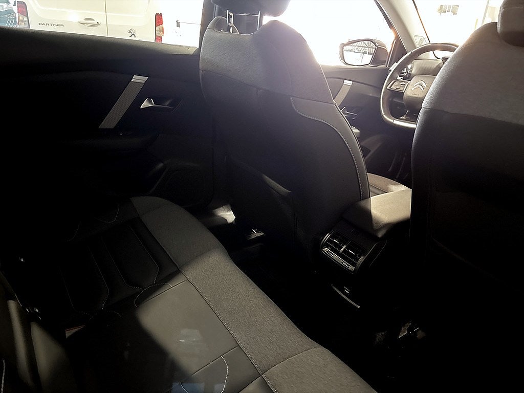 Bild på Citroën C4 Shine 1.2 PT 130hk Aut - B-KAMERA, CARPLAY