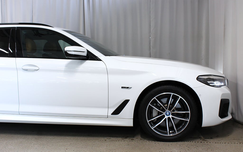 BMW 530e xDrive 292HK, M Sport, Cognac, Drag, Kamera, S&V-hjul