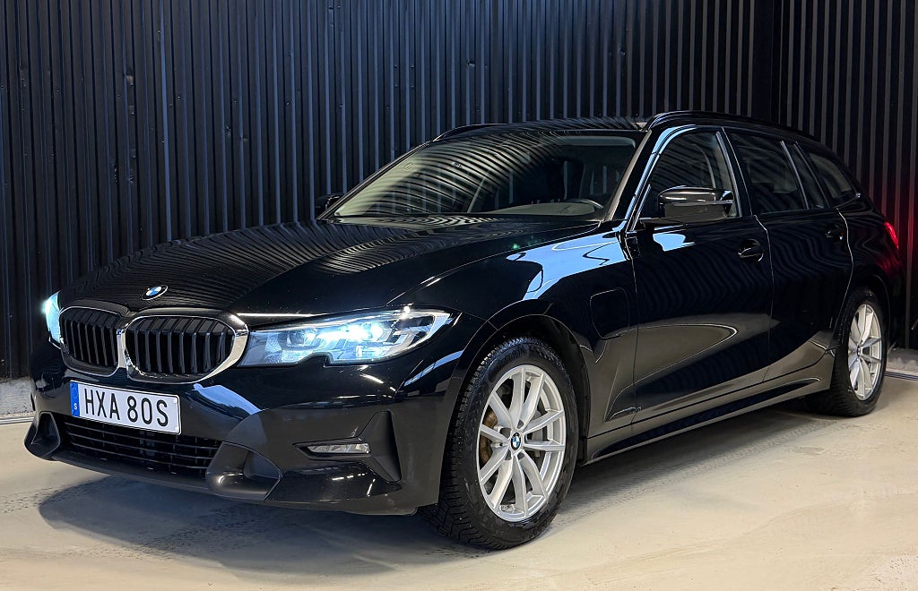 BMW 330e xDrive TOURING SPORT LINE SKINN/H&K/DRAG 292Hk