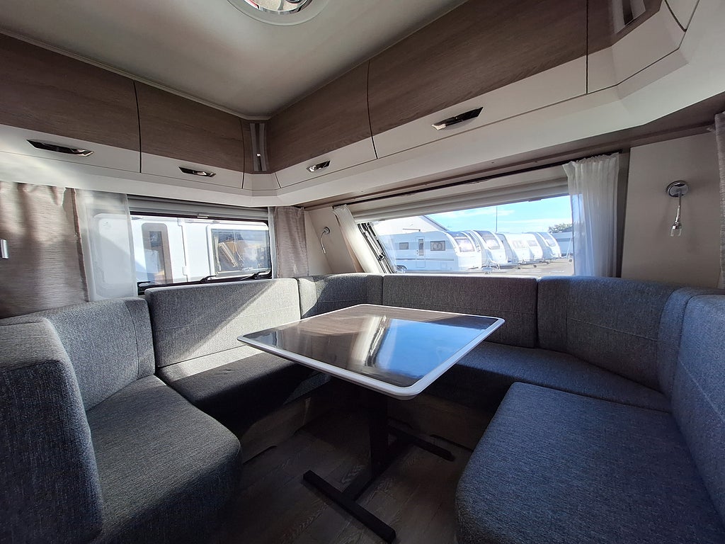 Hobby Prestige 560 FC Dubbelbädd, Dusch, Ugn, Tält