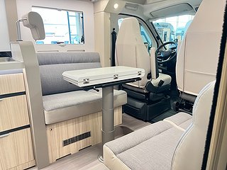 Husbil-halvintegrerad Adria COMPACT SUPREME DL 10 av 23