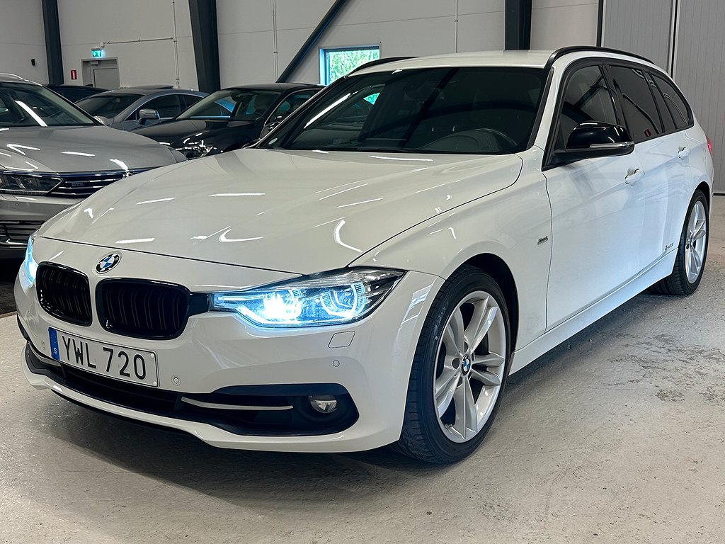 BMW 330 i TOURING SPORTLINE 252HK COCKPIT NAVI HIFI VÄLSERVD