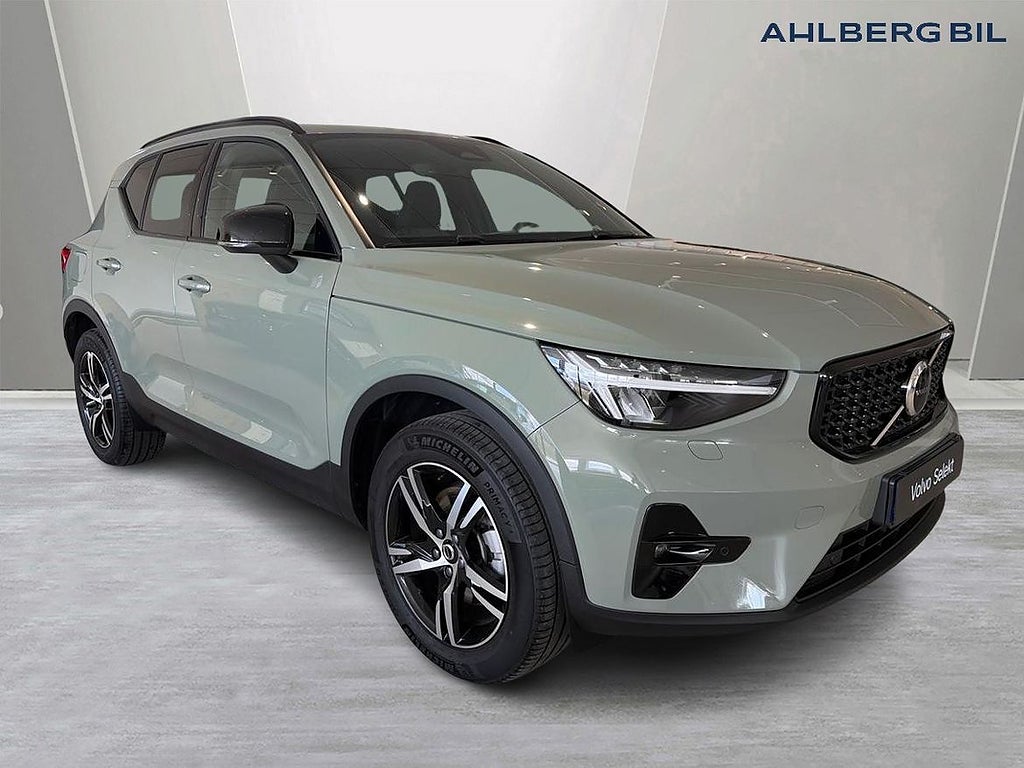Volvo XC40 B3 FWD Bensin Plus Dark, Klimatpaket, Förarstö...