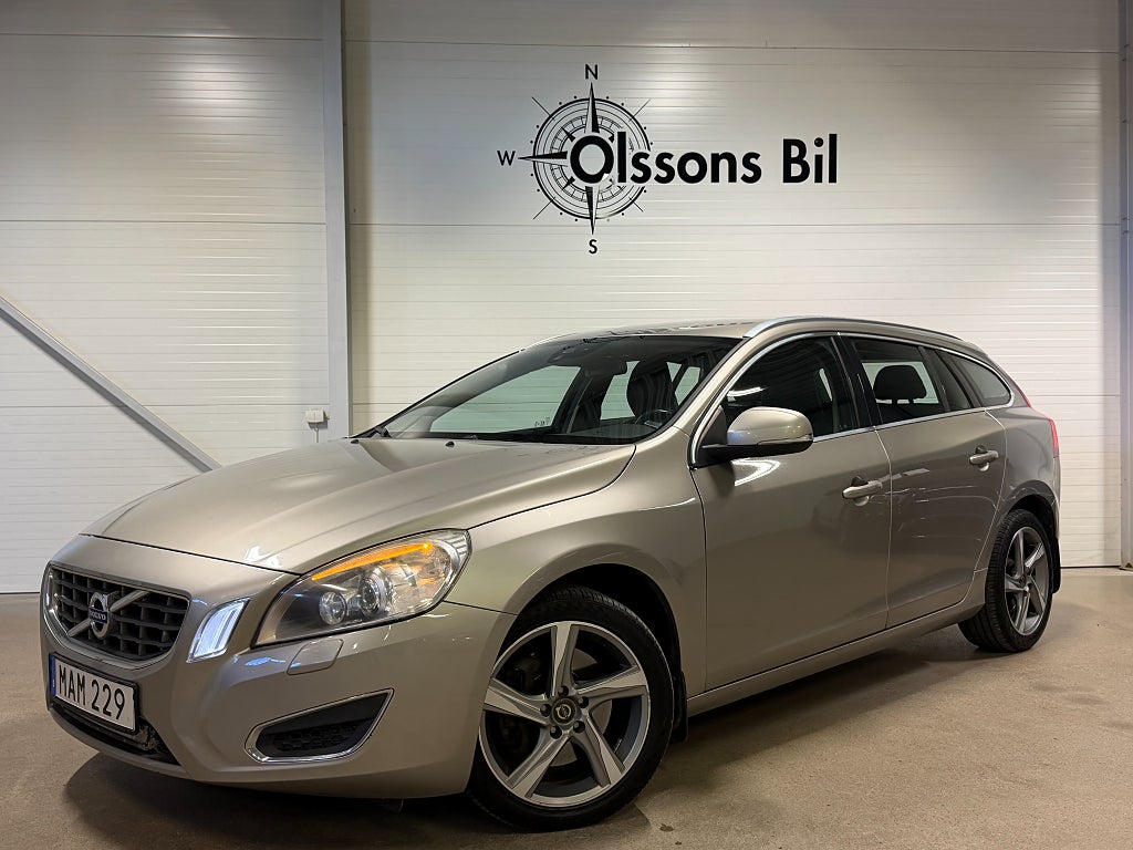 Volvo V60 D5 AWD Summum Aut Drag Värmare Läder