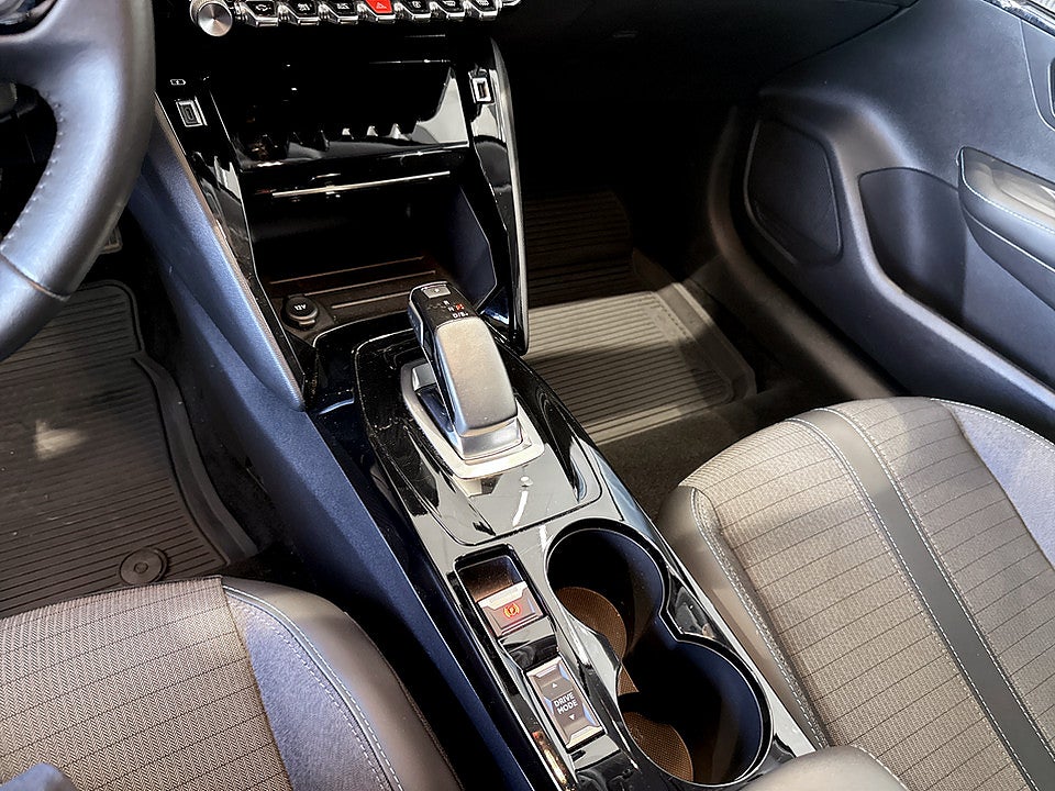 Bild på Peugeot E-208 Allure Pack 50kWh 136hk Aut B-KAMERA CARPLAY