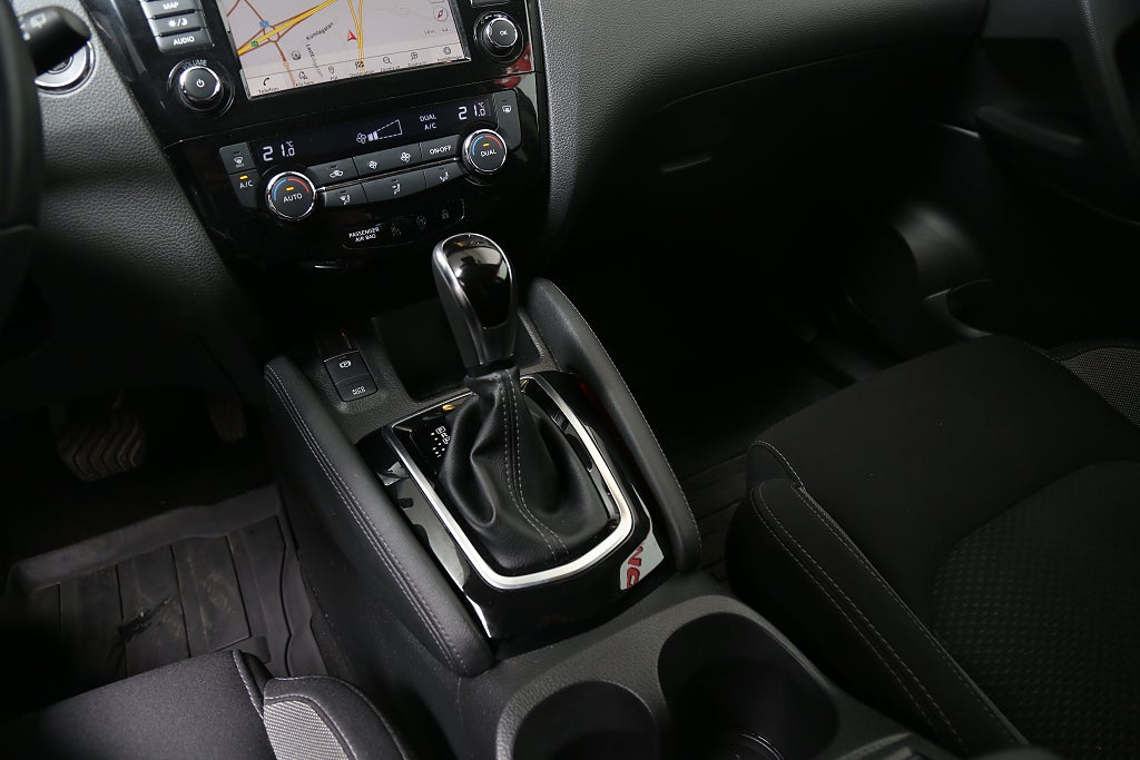 Nissan Qashqai 1,3 DIG-T 158hk Aut Navi 360°-kamera Dragkrok 2021