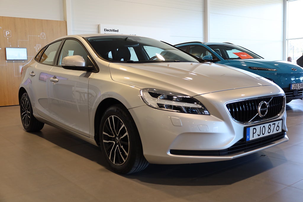 Volvo V40 T3 Momentum Värmare Navi PDC Blåtand 2018