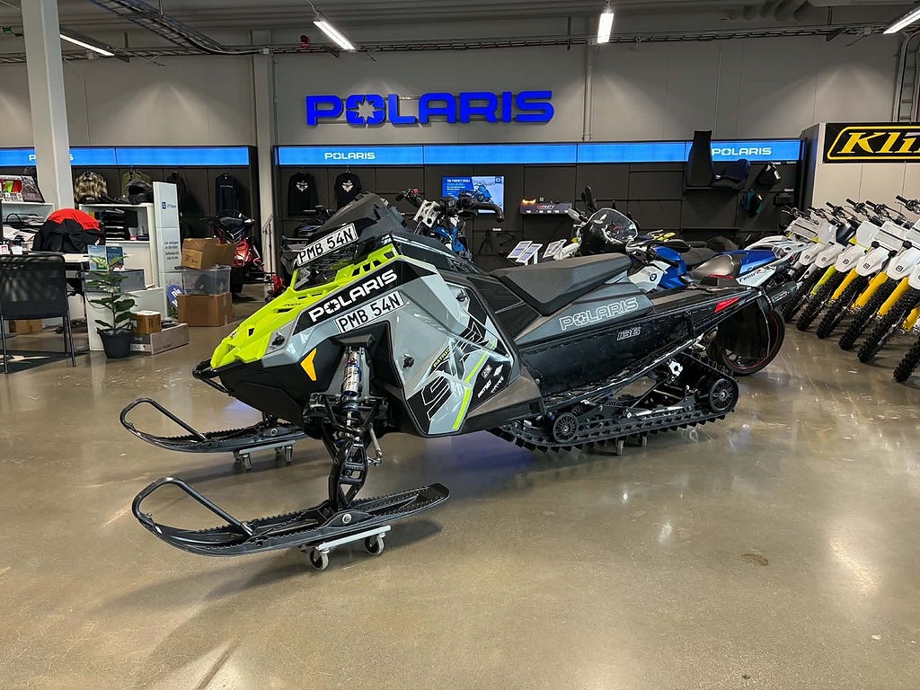 Polaris INDY XCR 9R 136" 7S El-start