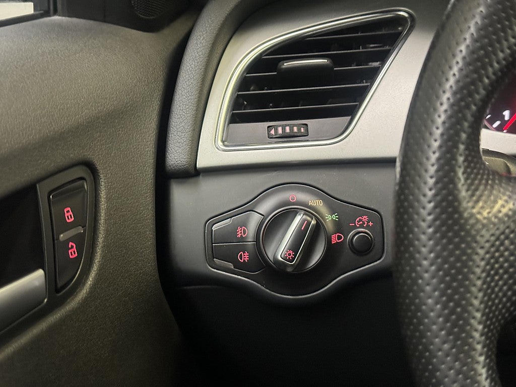 Audi A4 Avant 2.0 TDI DPF QUATTRO | DRAGKROK | NYKAMREM