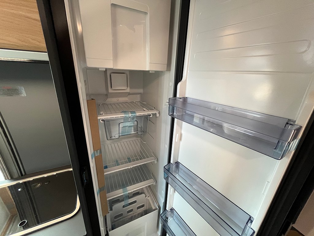 Adria Twin 640 SLB (60Y) / Långbädd / B-körkort / Automat - Adria