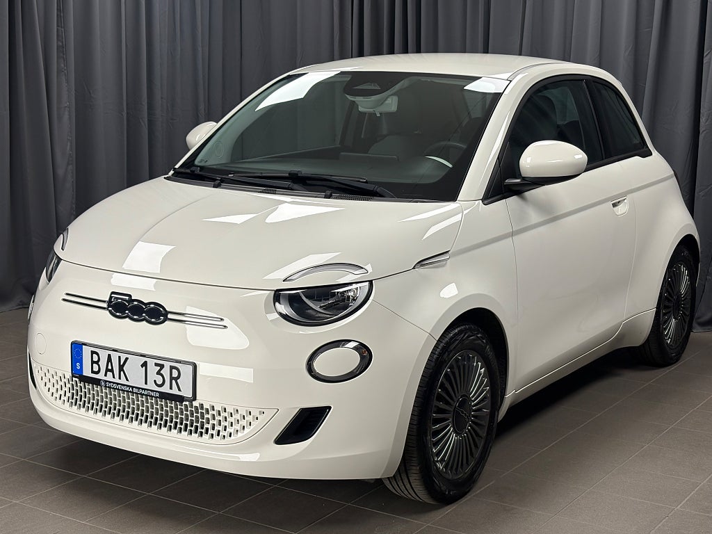 Fiat 500 e 42 kWh | En brukare | Moms | Nybes | 2596 mil