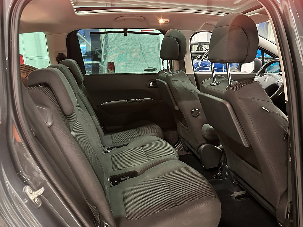 Peugeot 5008 Allure 1.6 BlueHDi 7-sits 120hk B-kam, Navi, Panorama thumbnail