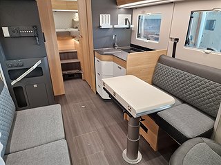 Husbil-halvintegrerad Adria Coral Plus 670 DL 14 av 31