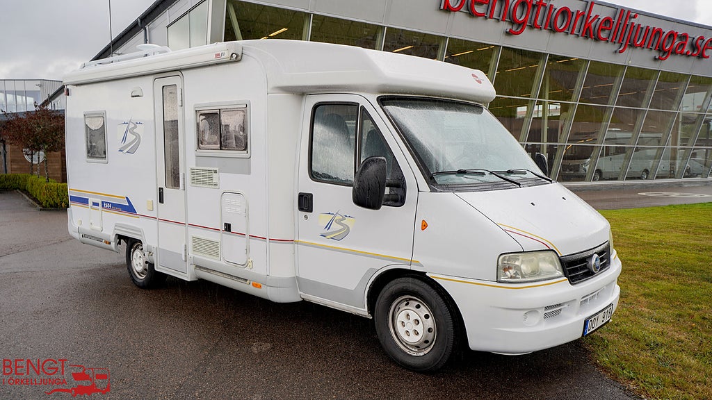 Bürstner T 604 Harmony | Fransk säng
