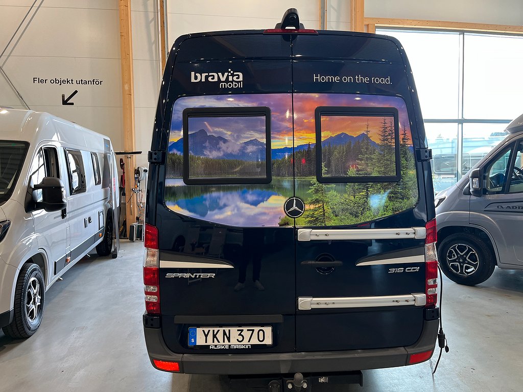 Bravia Swan 699 / Mercedes / Långbädd / Solcell / Drag /Auto - Bravia