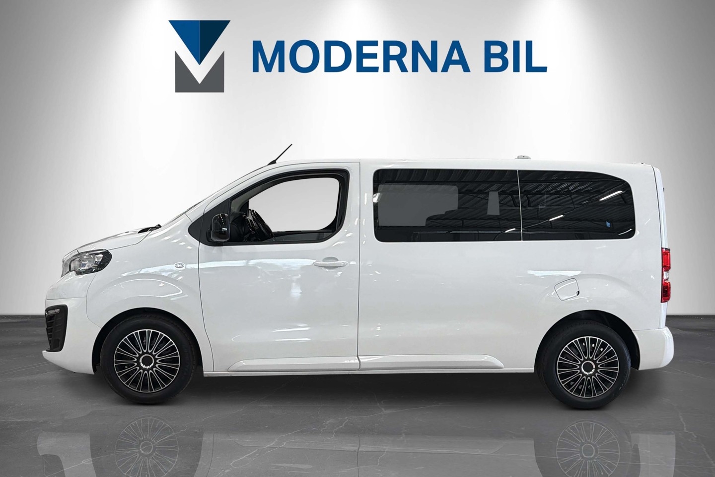 Peugeot Traveller 2.0 144hk Moms 9-sits 2022, kuva 2/71