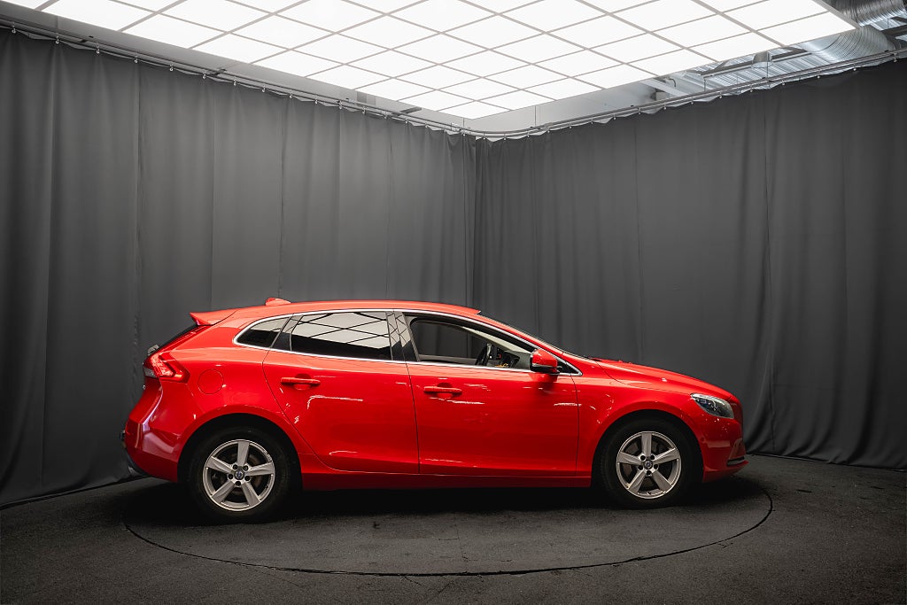 Volvo V40 D4 D-VÄRMARE DRAG P-SENSORER AUDIO-HIGH 190hk