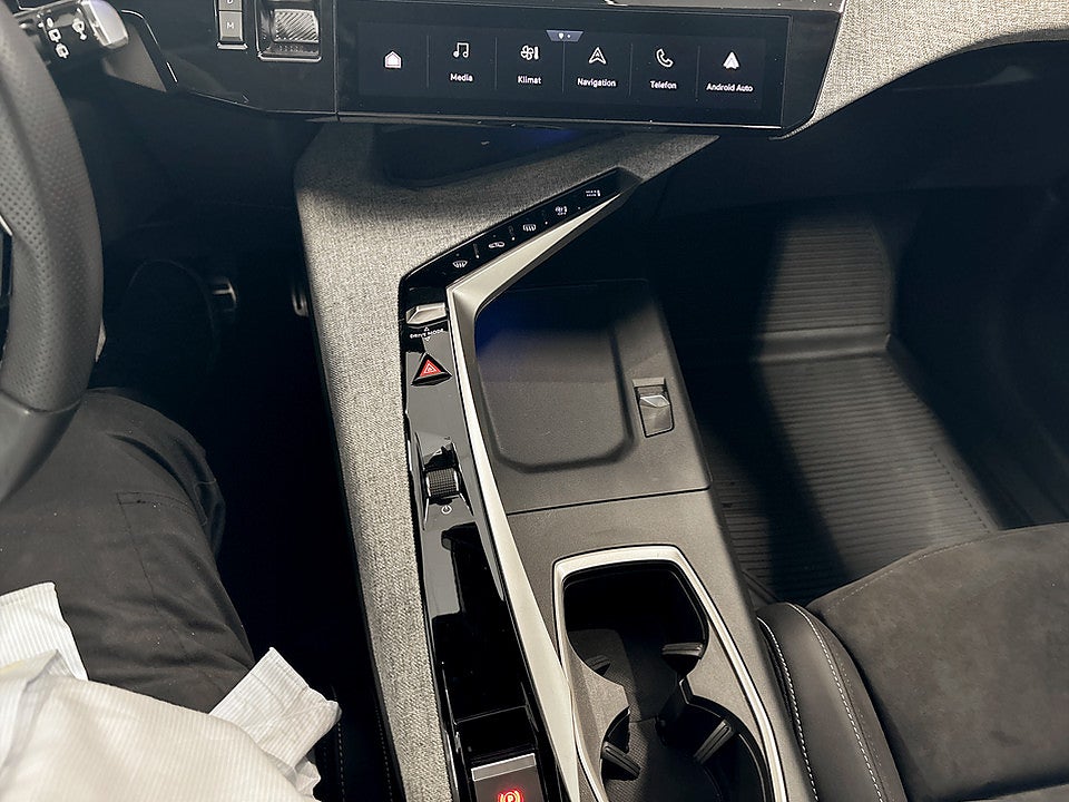 Bild på Peugeot 5008 GT Hybrid 145hk Aut MASSAGE 7-SITS B-KAMERA 