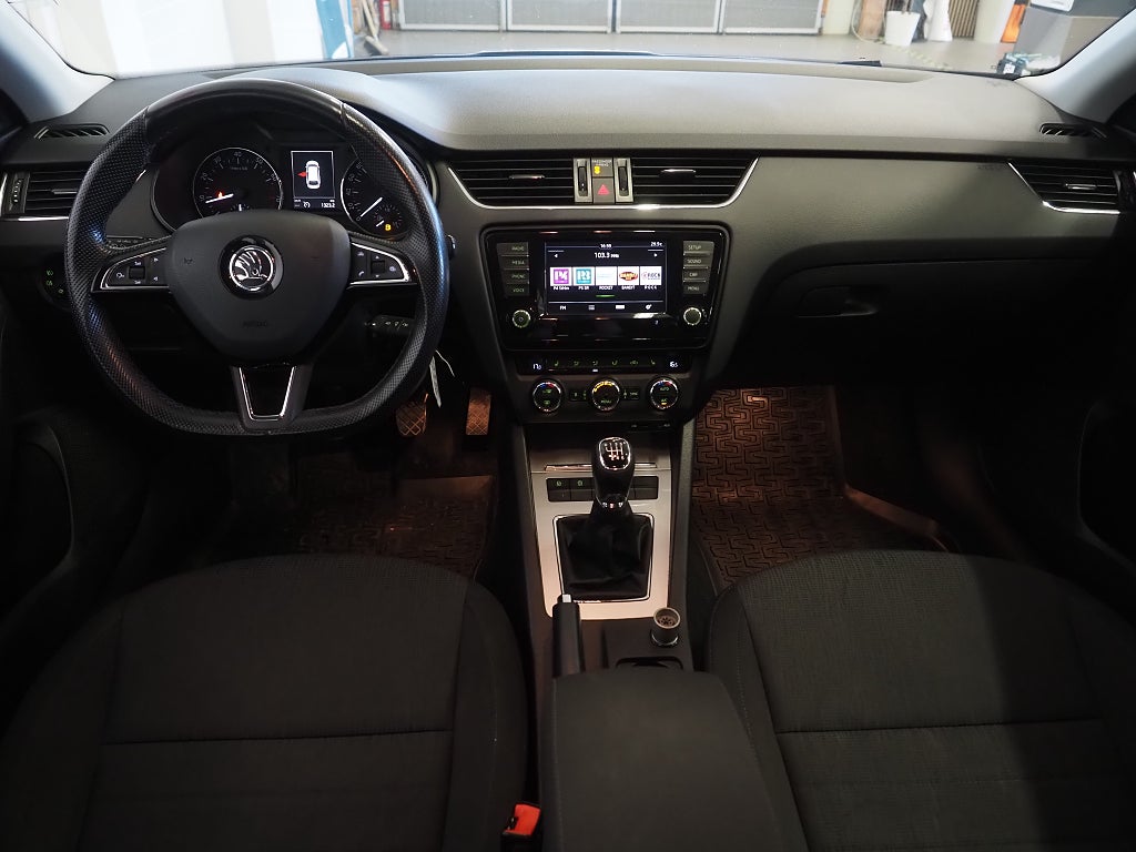 Skoda Octavia Kombi 1.4 TSI 150hk Style Dragkrok P-Värm P-Sensorer 2016