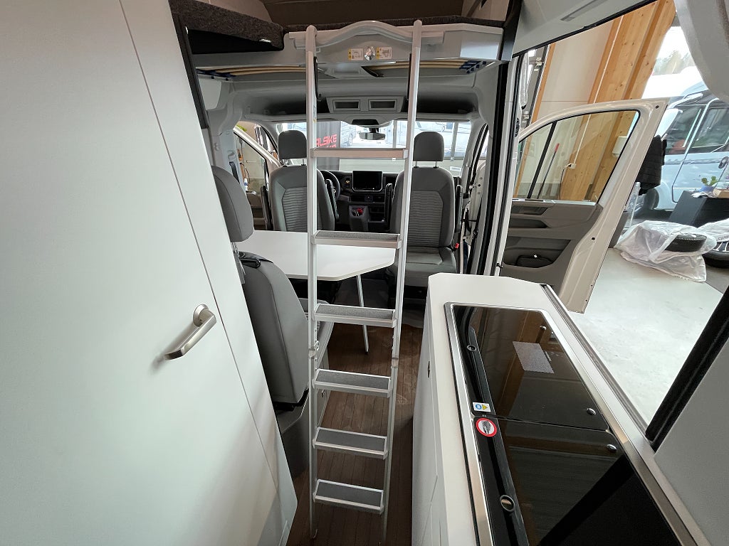 Volkswagen Grand California 600 / Under 6m / Taksäng / Automat / B-kort / E - Volkswagen