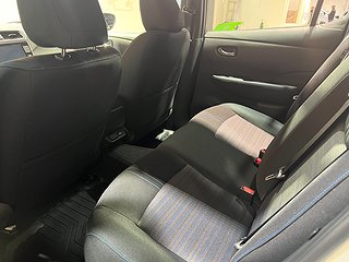 Halvkombi Nissan Leaf 8 av 17