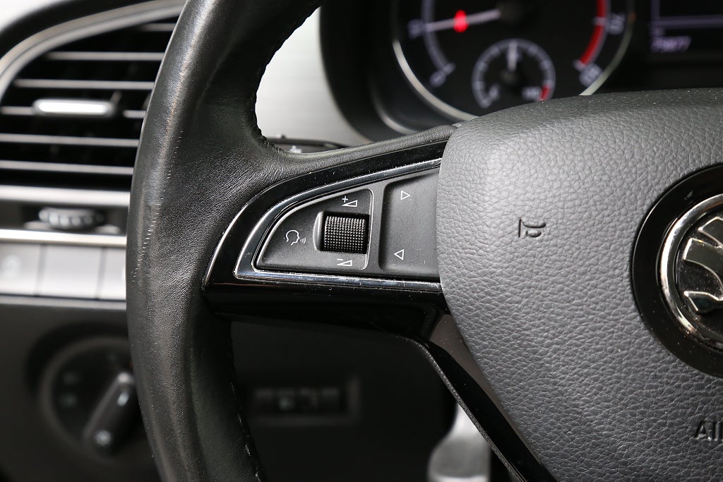 Skoda Fabia 1,0 TSI 95hk Style P-sensorer Kamera Komfortpaket 2020