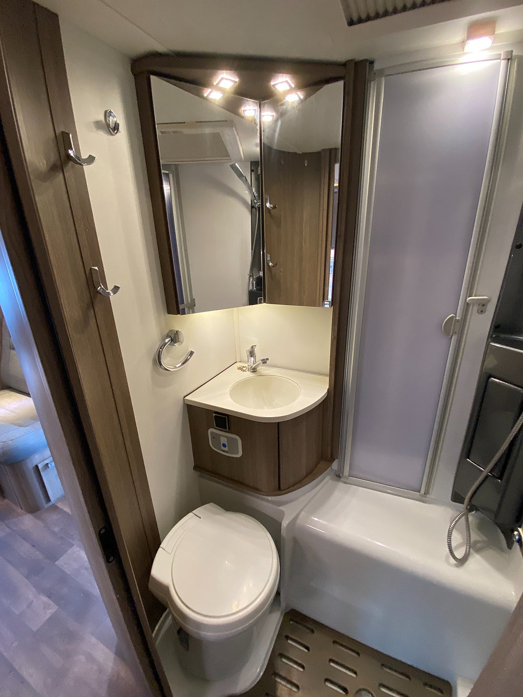 Kabe TMX 780 LB /AC bodel/Dragkrok/Solcell/Automat 150hk/Ugn/Taksäng - Kabe