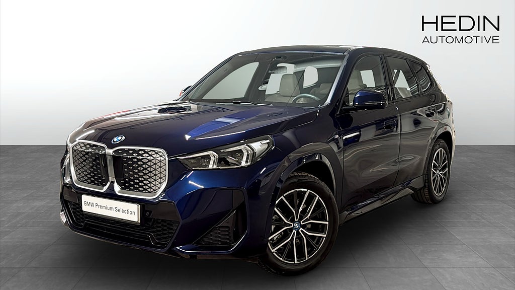 BMW iX1 xDrive30 /  M Sport / Panorama / Elstol / Drag