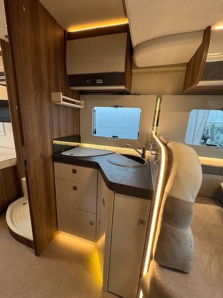 Husbil-halvintegrerad Ci Magis 86 XT 7 av 20