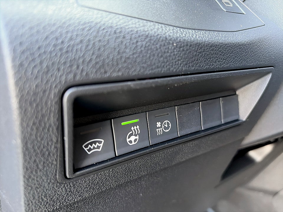 Bild på Peugeot Partner Crew Cab130hk AT8 - EDITION! SERVICE & V-HJUL INGÅR!
