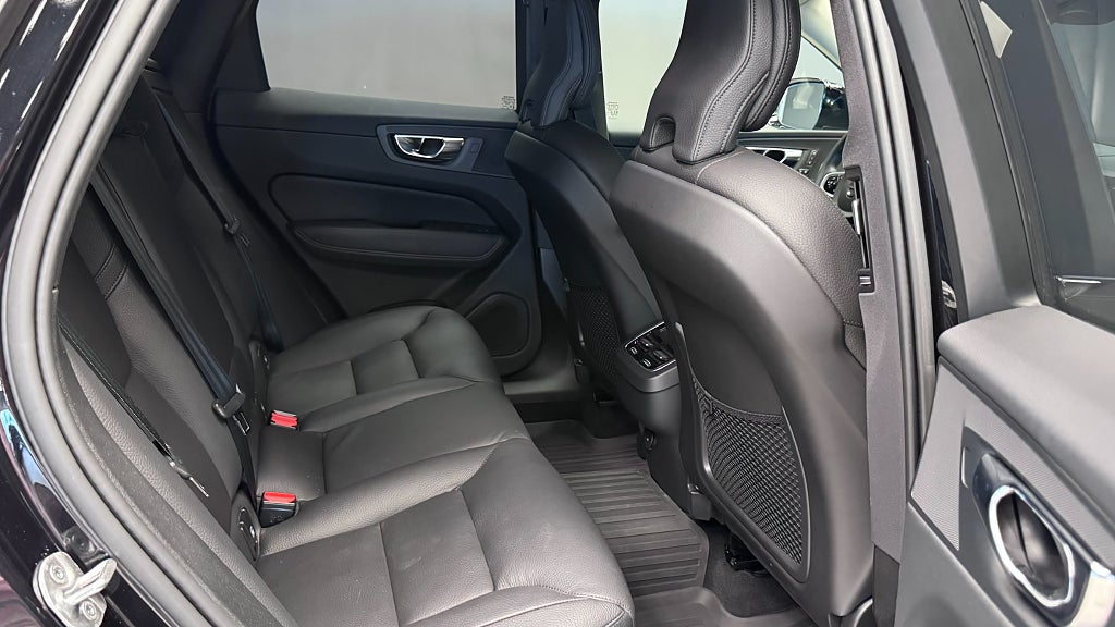 Volvo XC60 2023 - miniatyr 10
