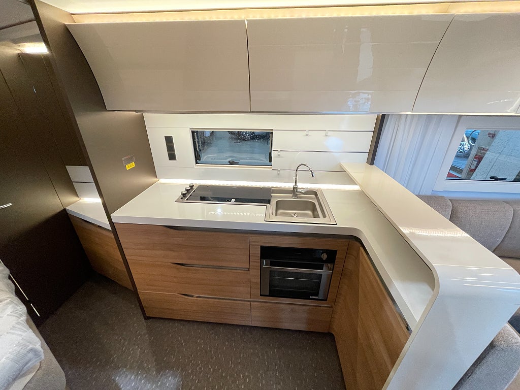 Adria Alpina 573 UP / ALDE / Ugn / Panorama / 1779kr/mån / Cityvatten  - Adria