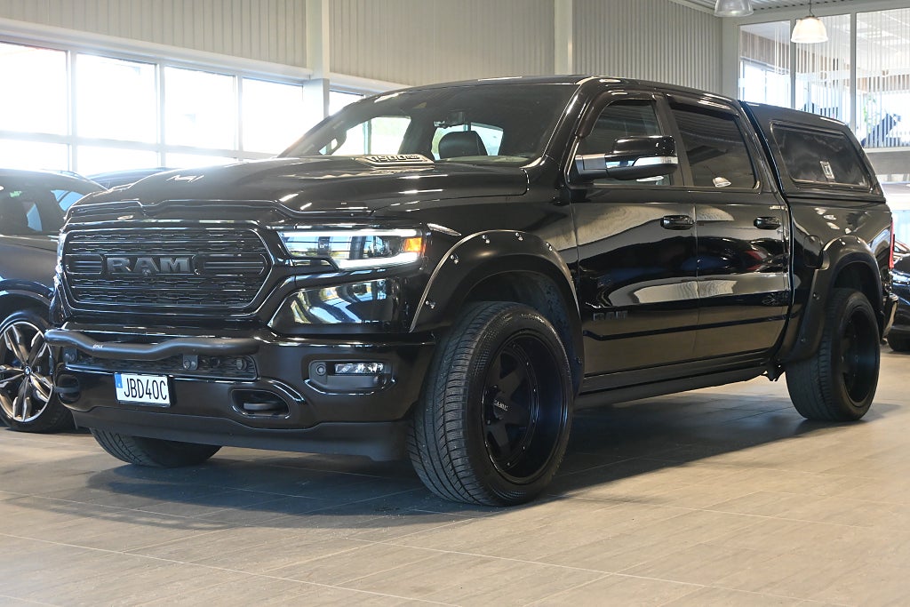 RAM 1500 Limited Night 394hk Släde Kåpa Breddad TUFF