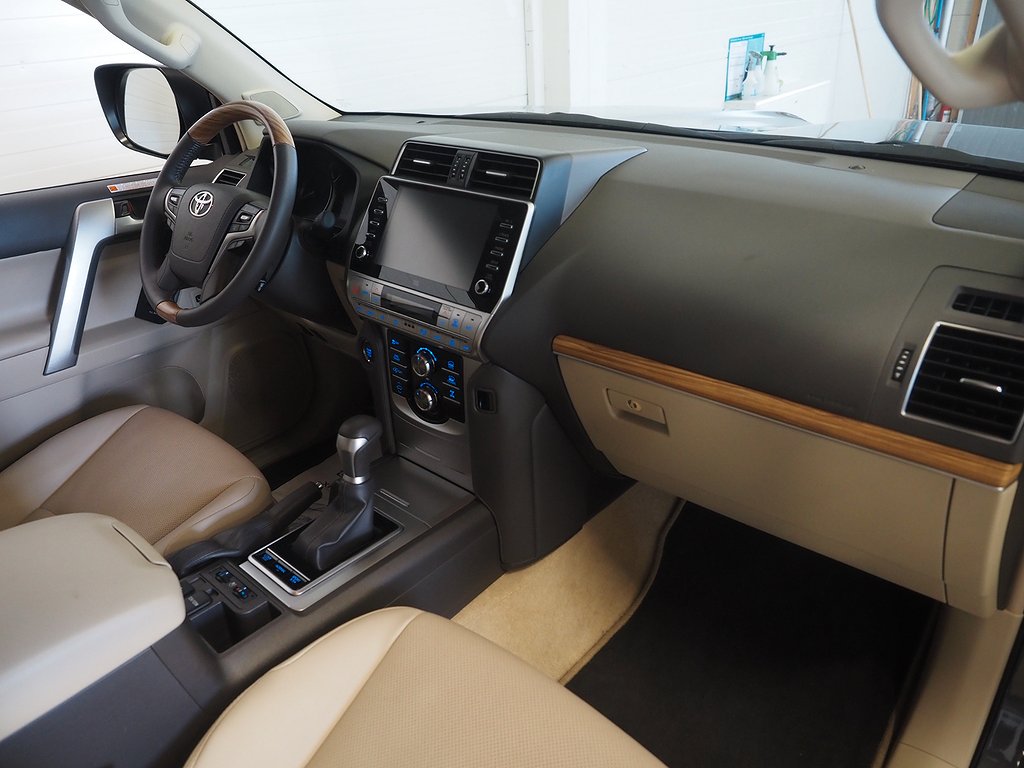Toyota Land Cruiser 2.8 D-4D 4WD 7-sits Premium D-Värm Drag 2023