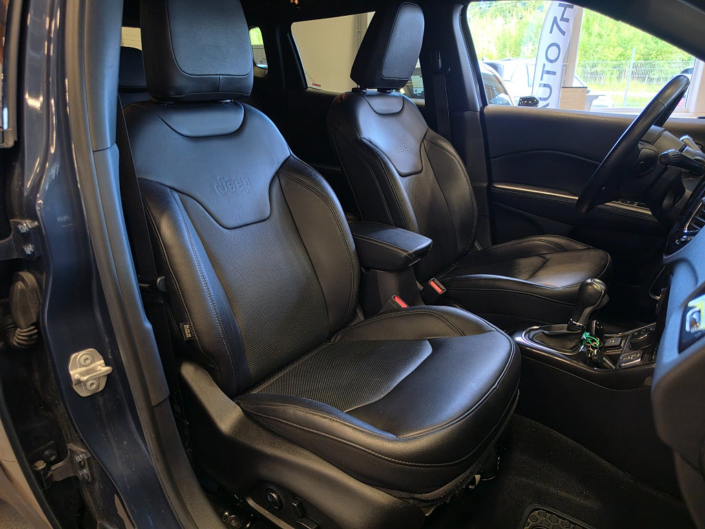 Jeep Compass S 4xe PHEV 240 hk / Alpine / Backkamera / Rattvärme